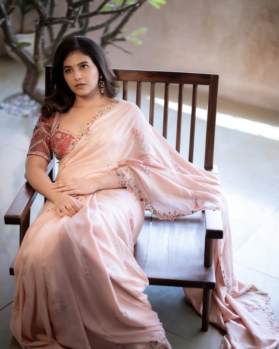 Anjali’s Elegant Saree Look: Graceful Fashion with a Modern Twist