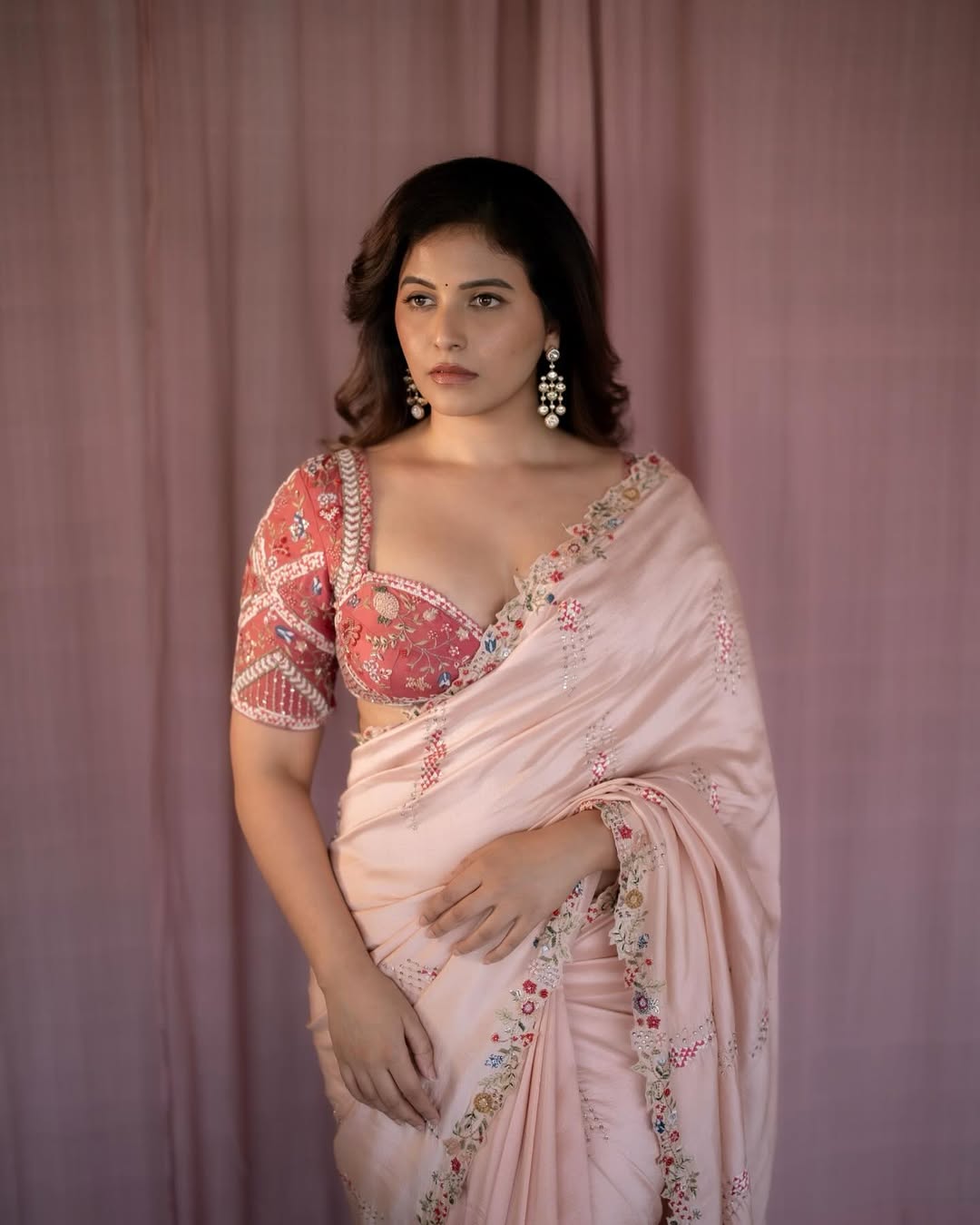 Anjali’s Elegant Saree Look: Graceful Fashion with a Modern Twist