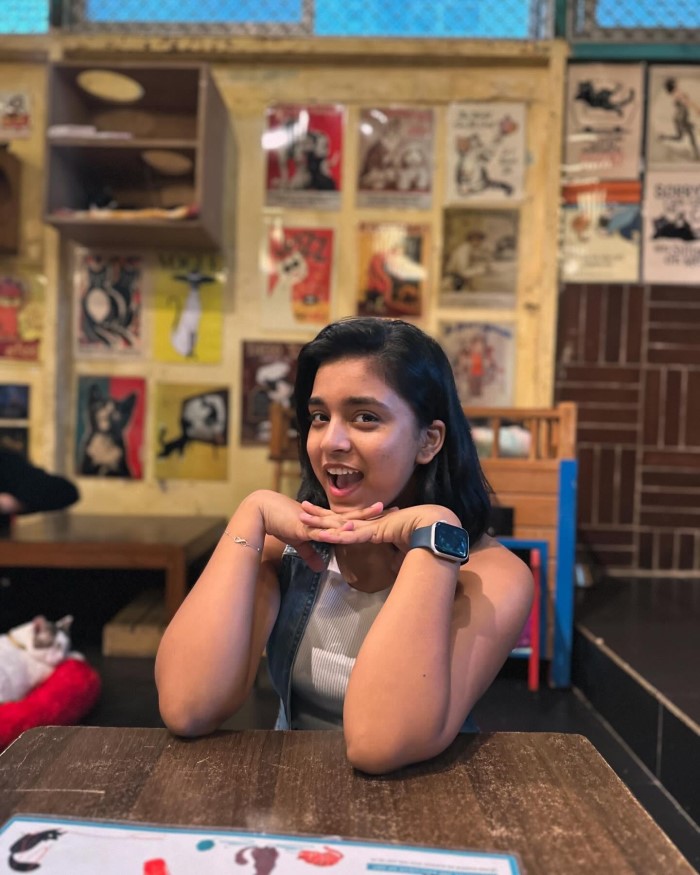 सुंबुल तौकीर खान का भी नाम इस लिस्ट में शामिल है और आपको बता दें कि वह सिर्फ अभी 21 साल की है
