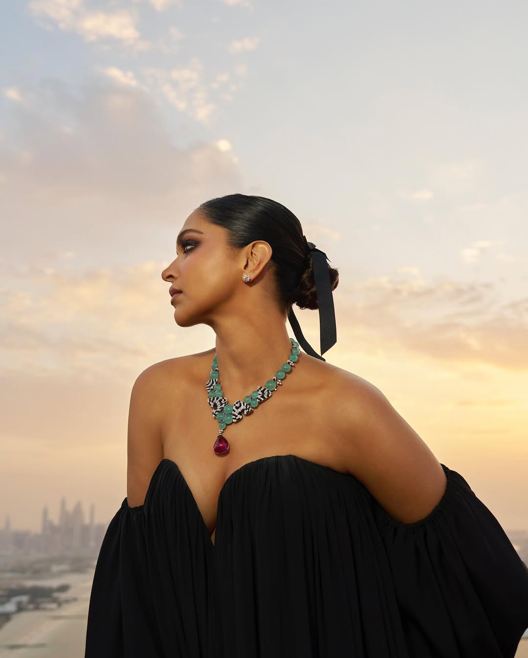 Deepika Padukone's Stunning Black Gown Look With Statement Jewelry -  Filmibeat