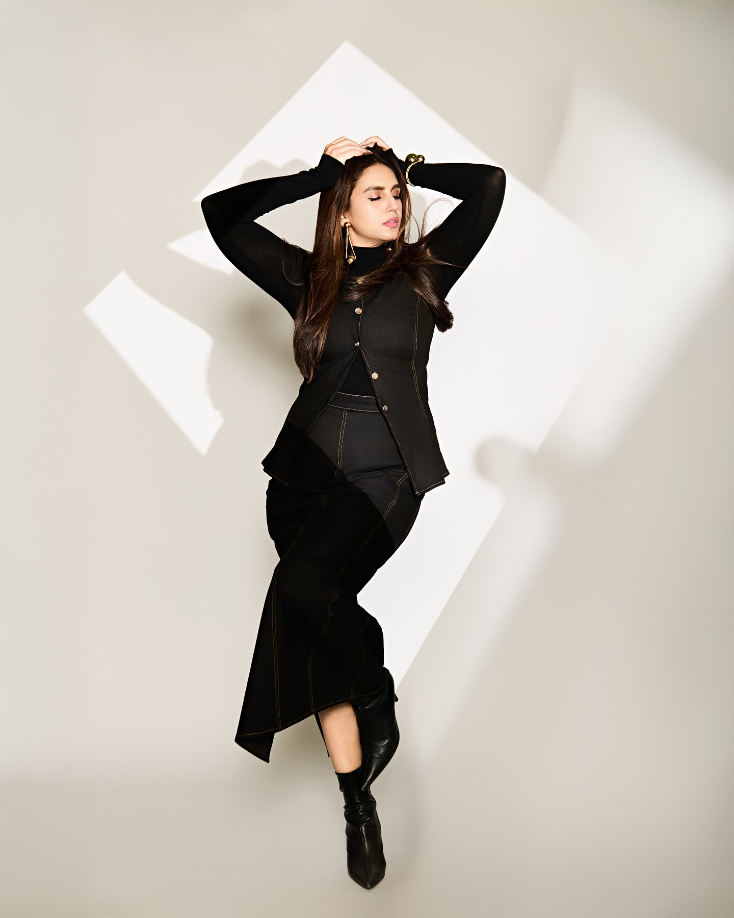 Huma Qureshi, who is sharing the screen with Yash in Toxic Strike, poses in a stylish black outfit