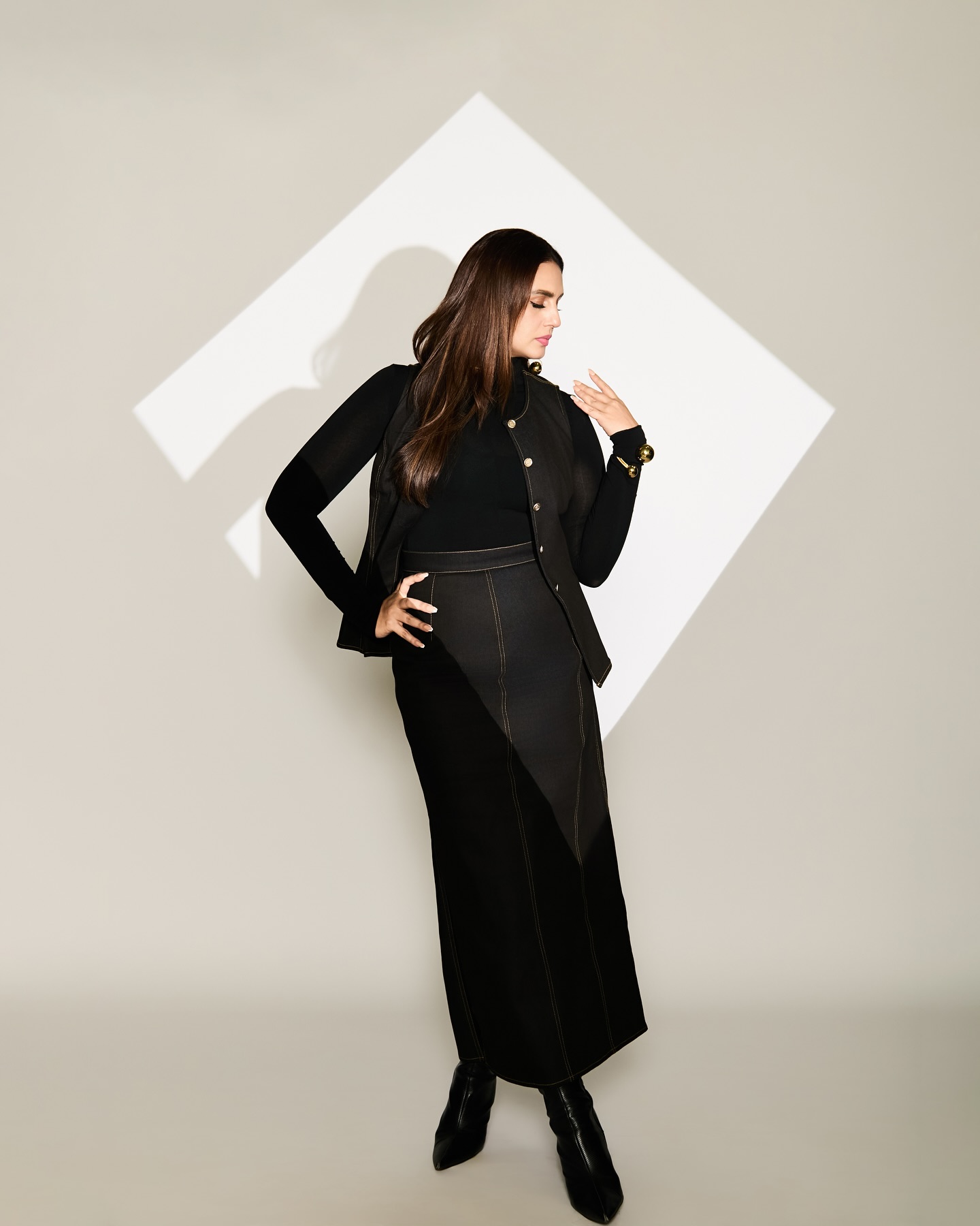 Huma Qureshi, who is sharing the screen with Yash in Toxic Strike, poses in a stylish black outfit