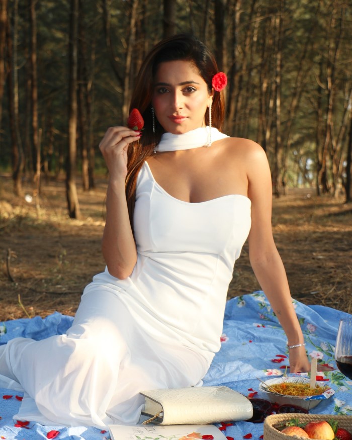 Kate Sharma Latest Photoshoot in Goa – Elegant & Stunning Looks