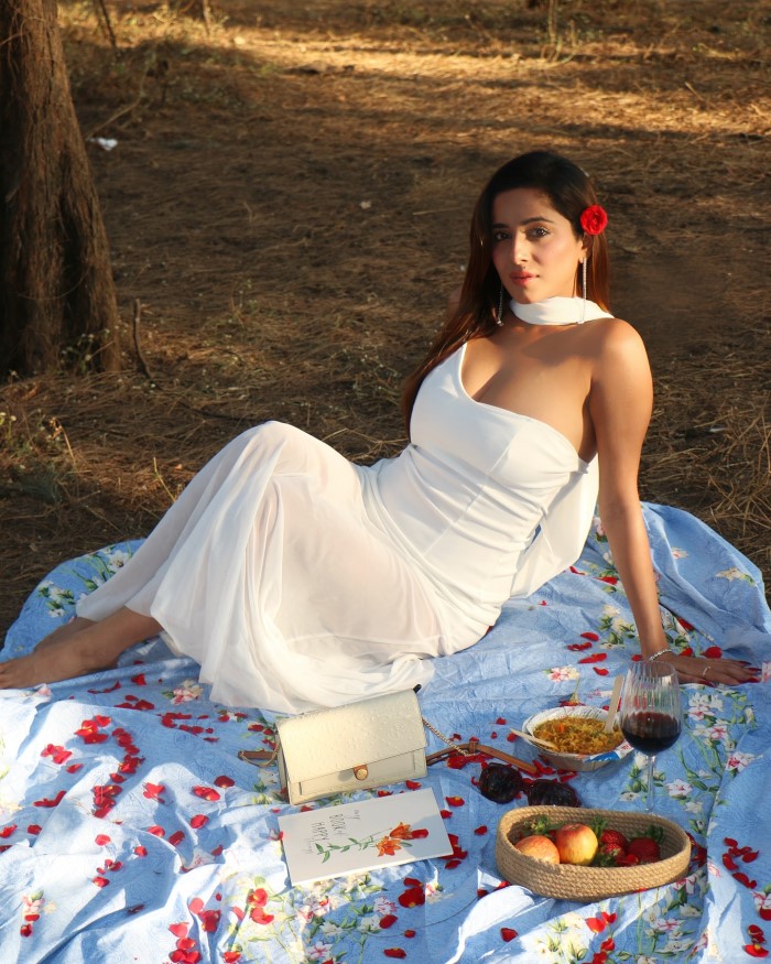 Kate Sharma Latest Photoshoot in Goa – Elegant & Stunning Looks