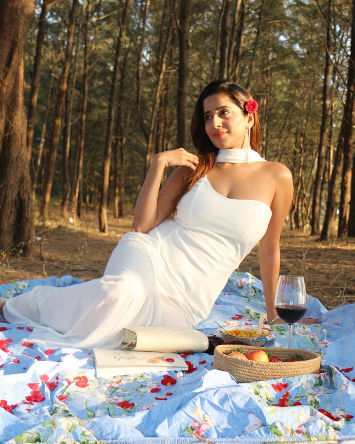 Kate Sharma Latest Photoshoot in Goa – Elegant & Stunning Looks