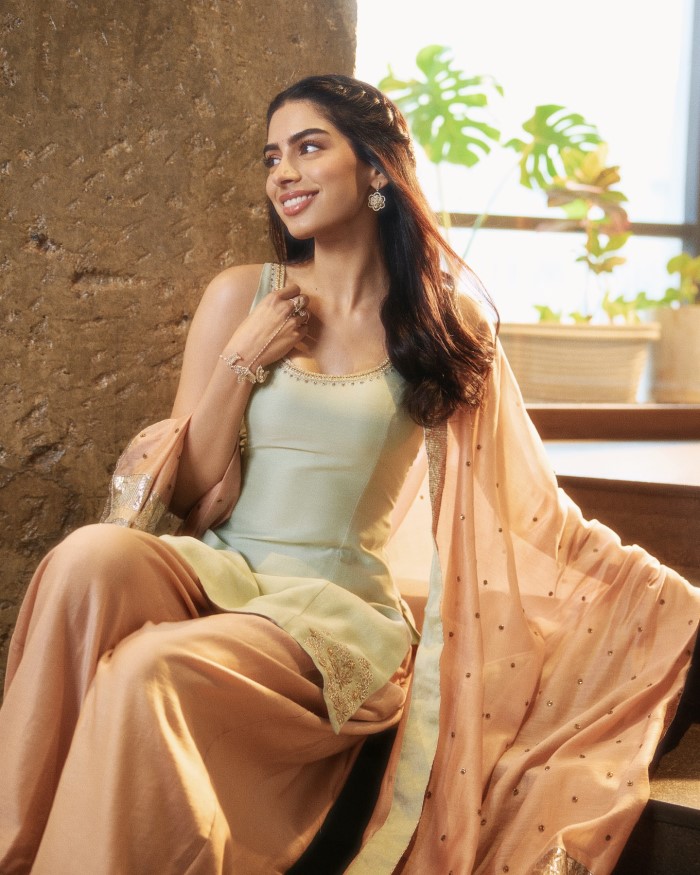 Khushi Kapoor reveals people make fun of her looks in her childhood comparison with sridevi janhvi Kapoor