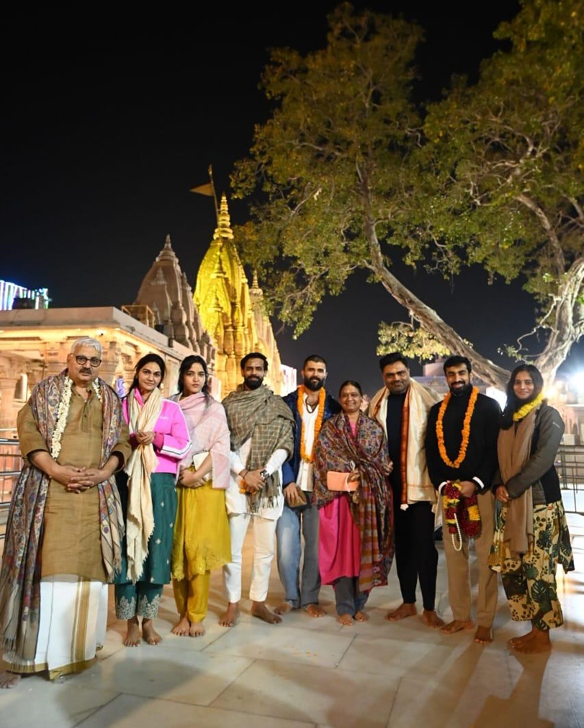 Maha Kumbh Mela 2025; Telugu Actor Vijay Devarakonda Took a holy Dip at Triveni sangam