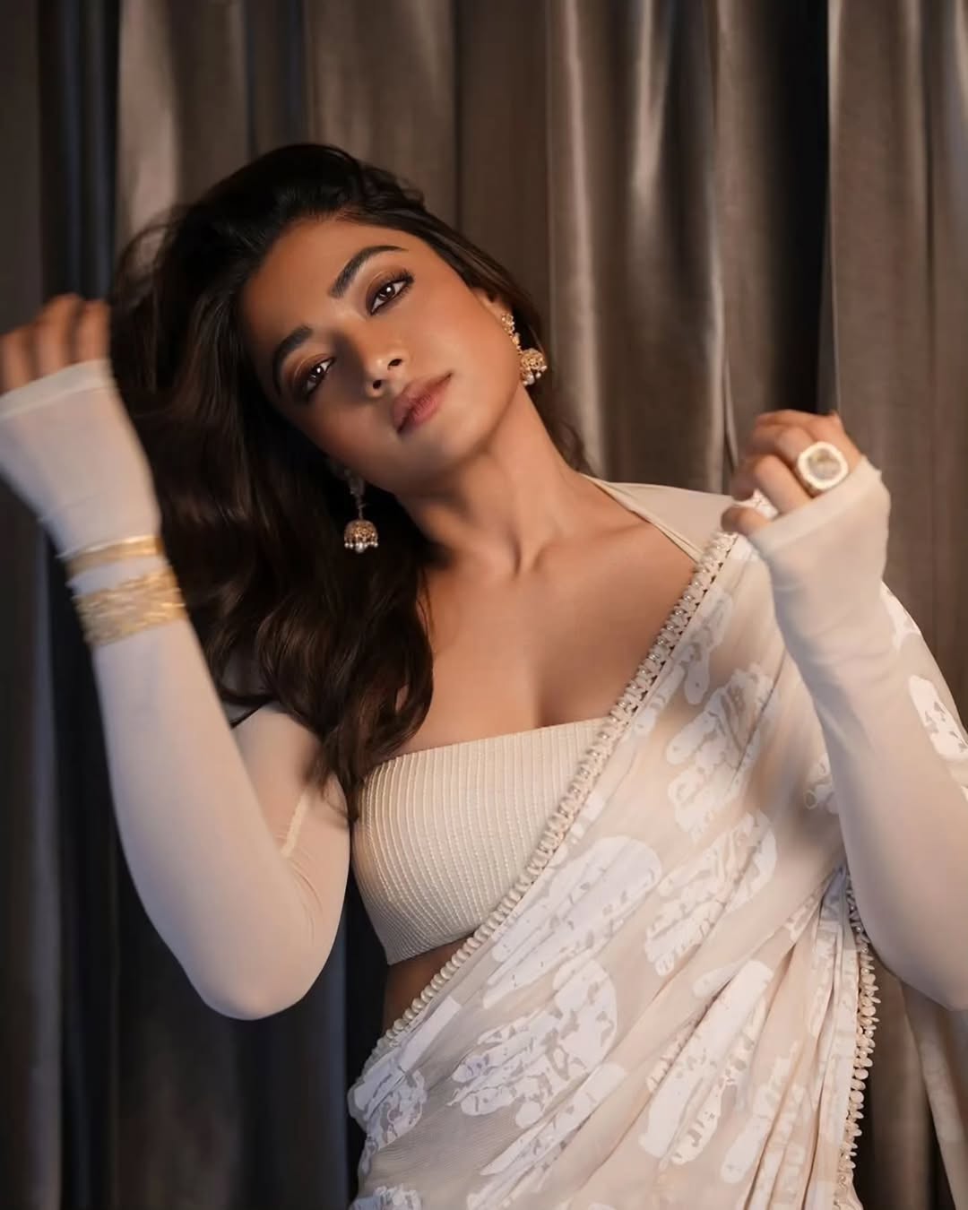 Rashmika Mandanna's Stunning Glamour in a Cream Saree: Exquisite Photoshoot