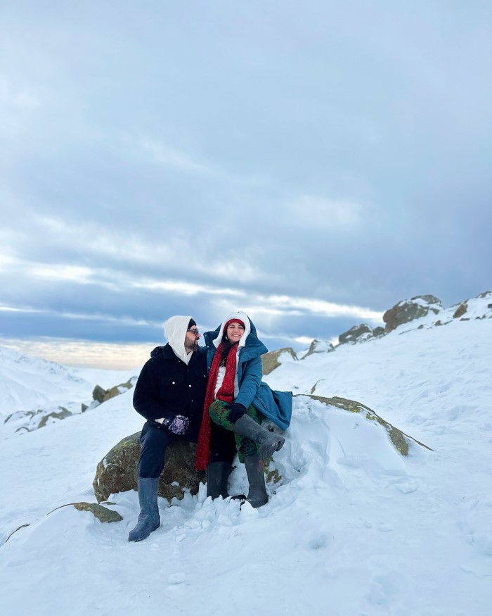 Resty Kamboj & Neha Bagga's Romantic Kashmir Snow Ride And Photoshoot