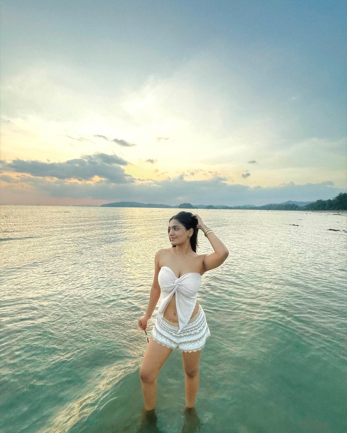 Saniya Iyappan photoshoot in Thailand