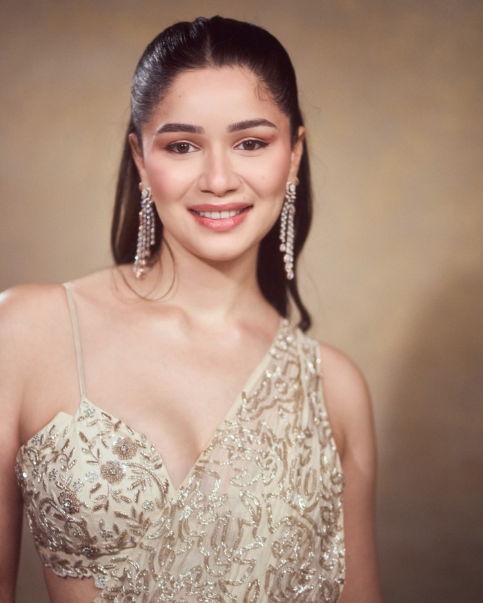 Sara Tendulkar Radiates Elegance In A Stunning Gown