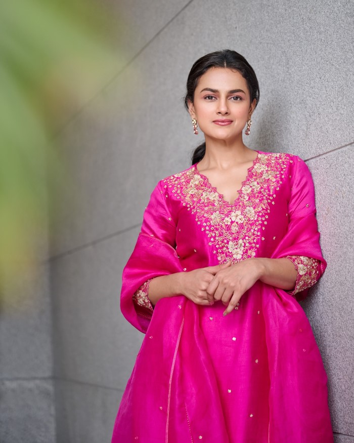 Shraddha Srinath's beautiful photoshoot in a pink salwar suit