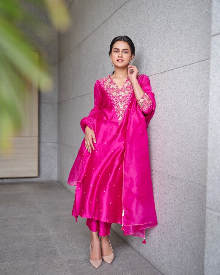 Shraddha Srinath's beautiful photoshoot in a pink salwar suit