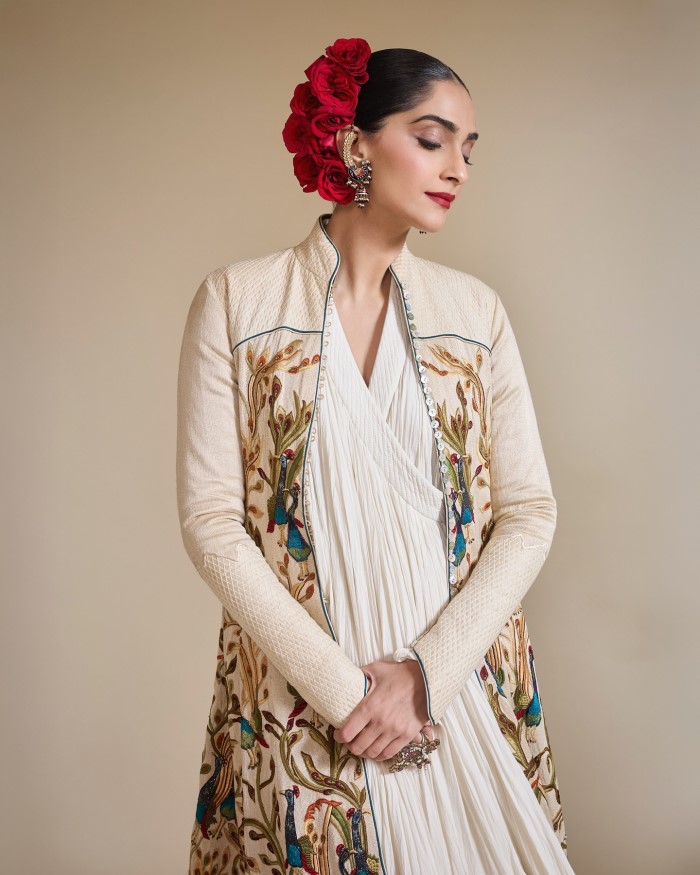 Sonam Kapoor Pays Tribute To Rohit Bal In Stunning Ivory Gown
