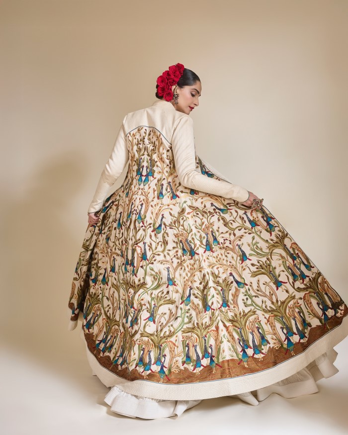 Sonam Kapoor Pays Tribute To Rohit Bal In Stunning Ivory Gown