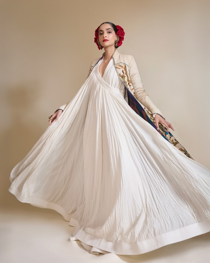 Sonam Kapoor Pays Tribute To Rohit Bal In Stunning Ivory Gown