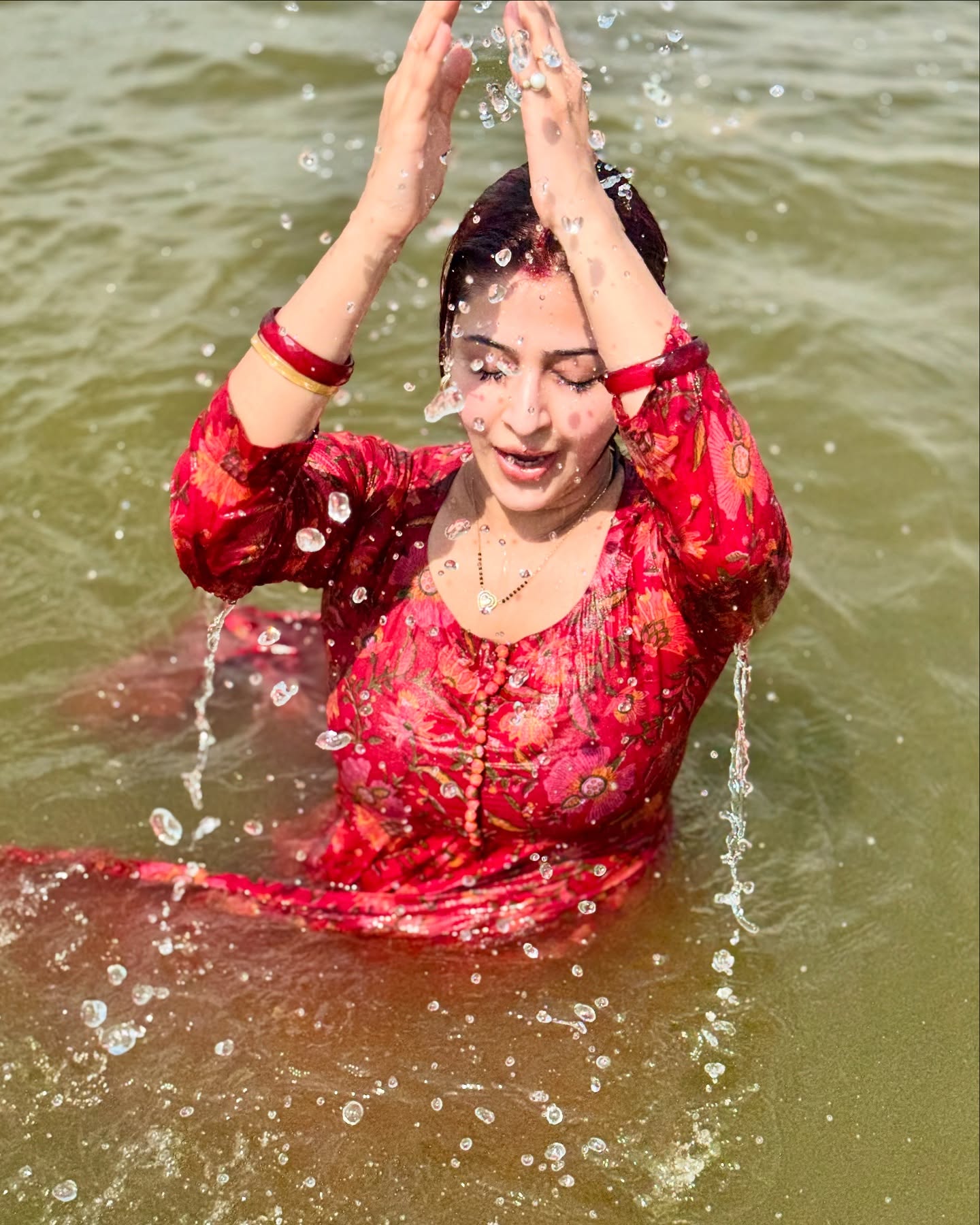 Sonarika Bhadoria Takes Spiritual Dip at Maha Kumbh Mela 2025