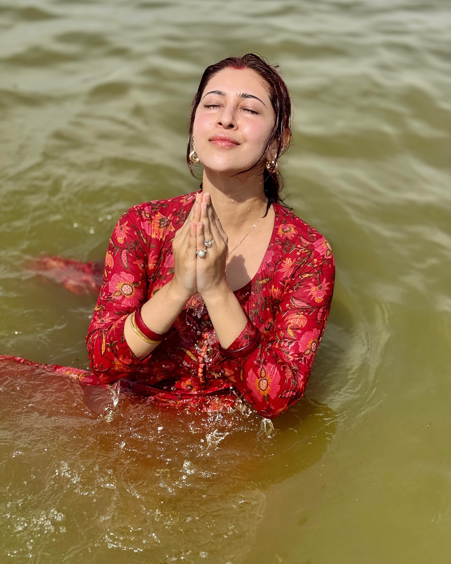 Sonarika Bhadoria Takes Spiritual Dip at Maha Kumbh Mela 2025
