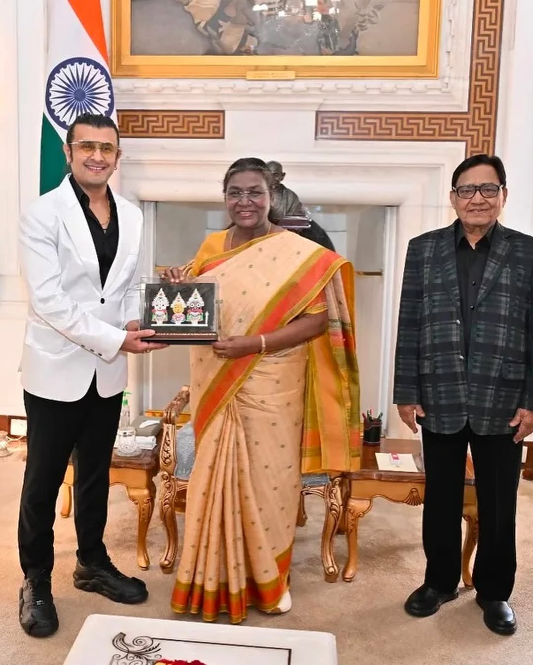 Sonu Nigam Performs at Rashtrapati Bhavan Despite Back Injury Receives Applaud From President Droupadi Murmu