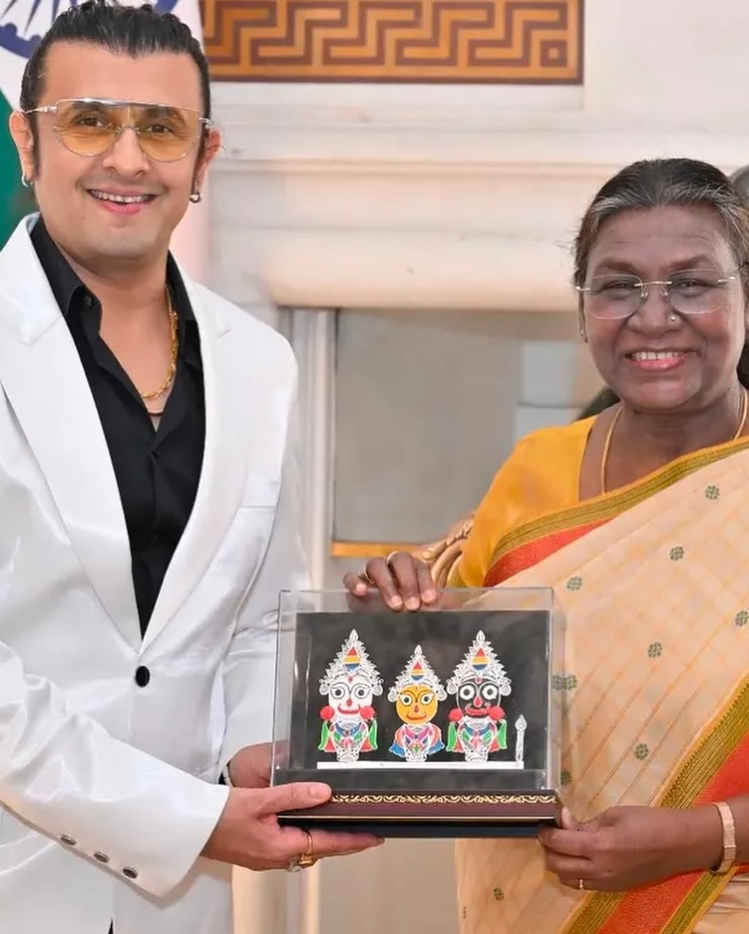 Sonu Nigam Performs at Rashtrapati Bhavan Despite Back Injury Receives Applaud From President Droupadi Murmu