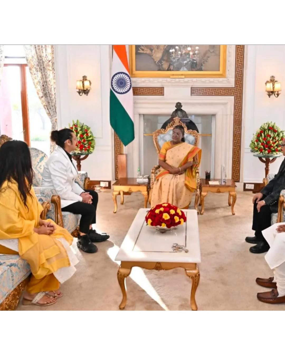 Sonu Nigam Performs at Rashtrapati Bhavan Despite Back Injury Receives Applaud From President Droupadi Murmu