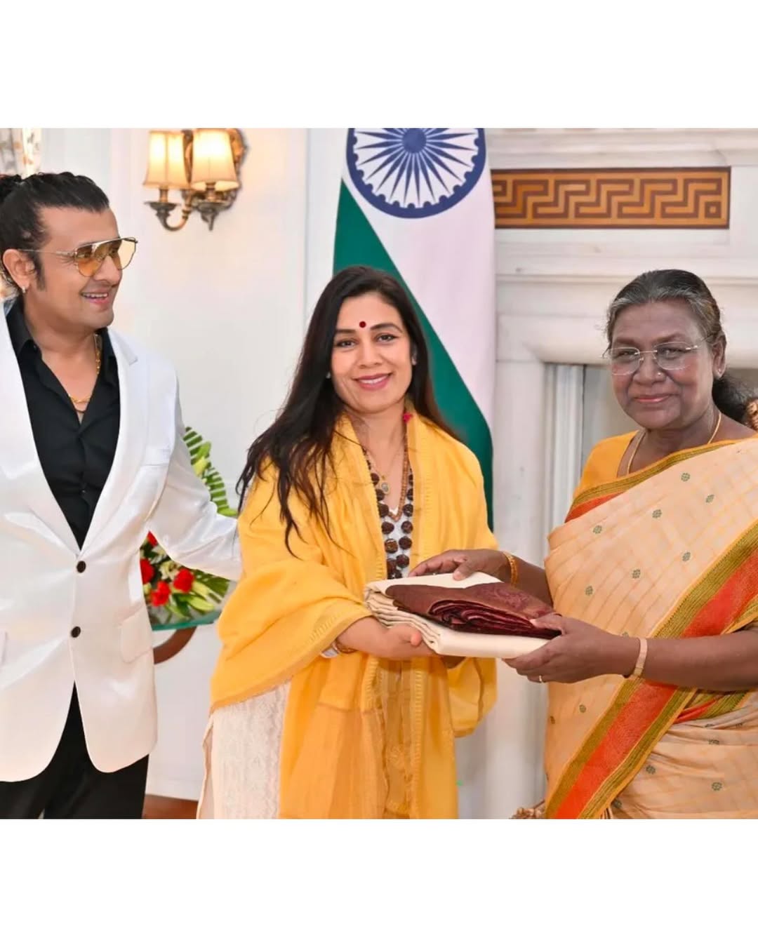 Sonu Nigam Performs at Rashtrapati Bhavan Despite Back Injury Receives Applaud From President Droupadi Murmu