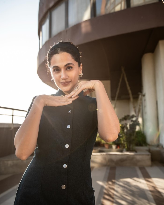 तापसी पन्नू का भी नाम इस लिस्ट में शामिल है और आपको बता दें कि उन्होंने बॉलीवुड इंडस्ट्री में काफी बेहतरीन काम किया है