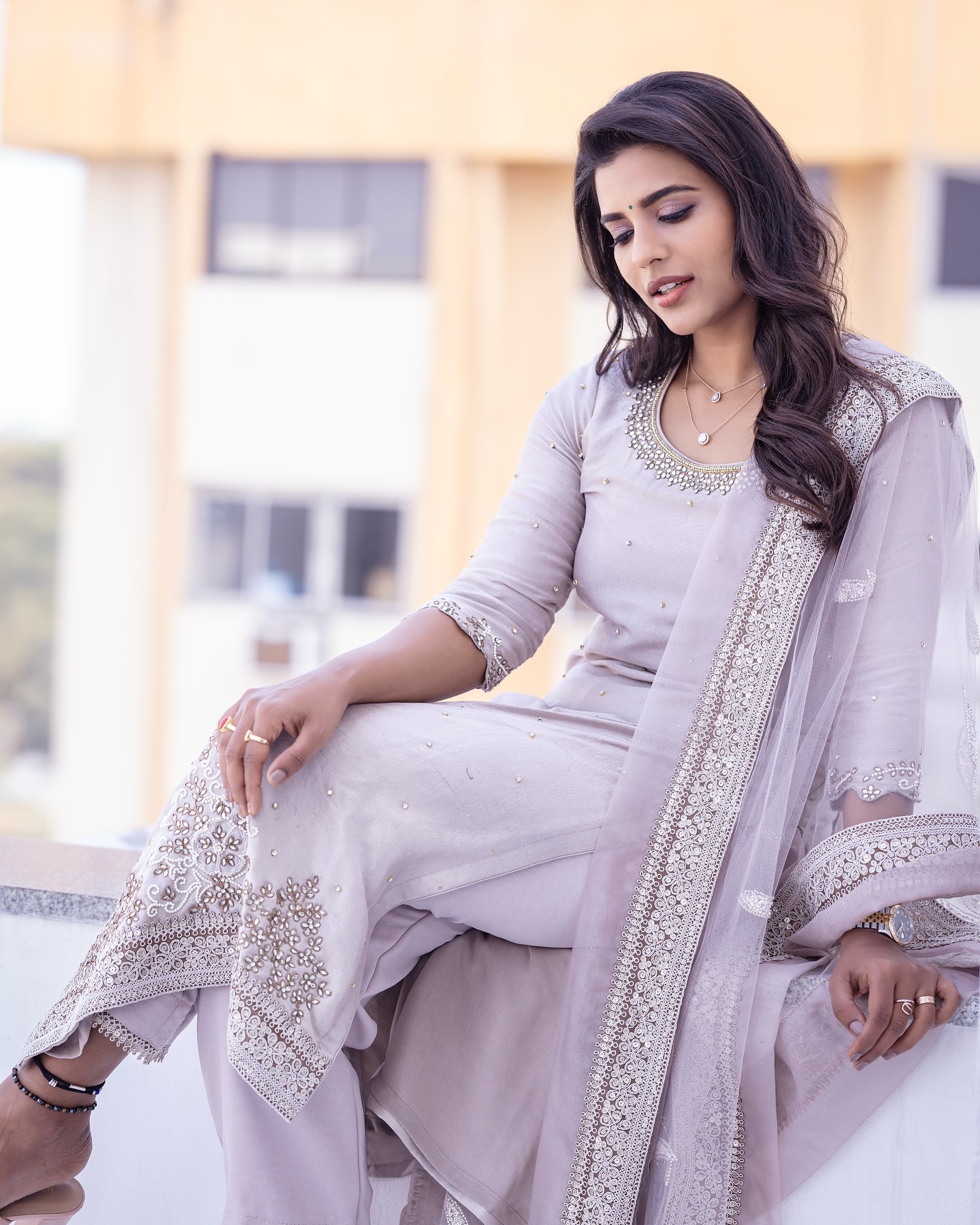 Aishwarya Rajesh Stuns in Elegant Ethnic Wear
