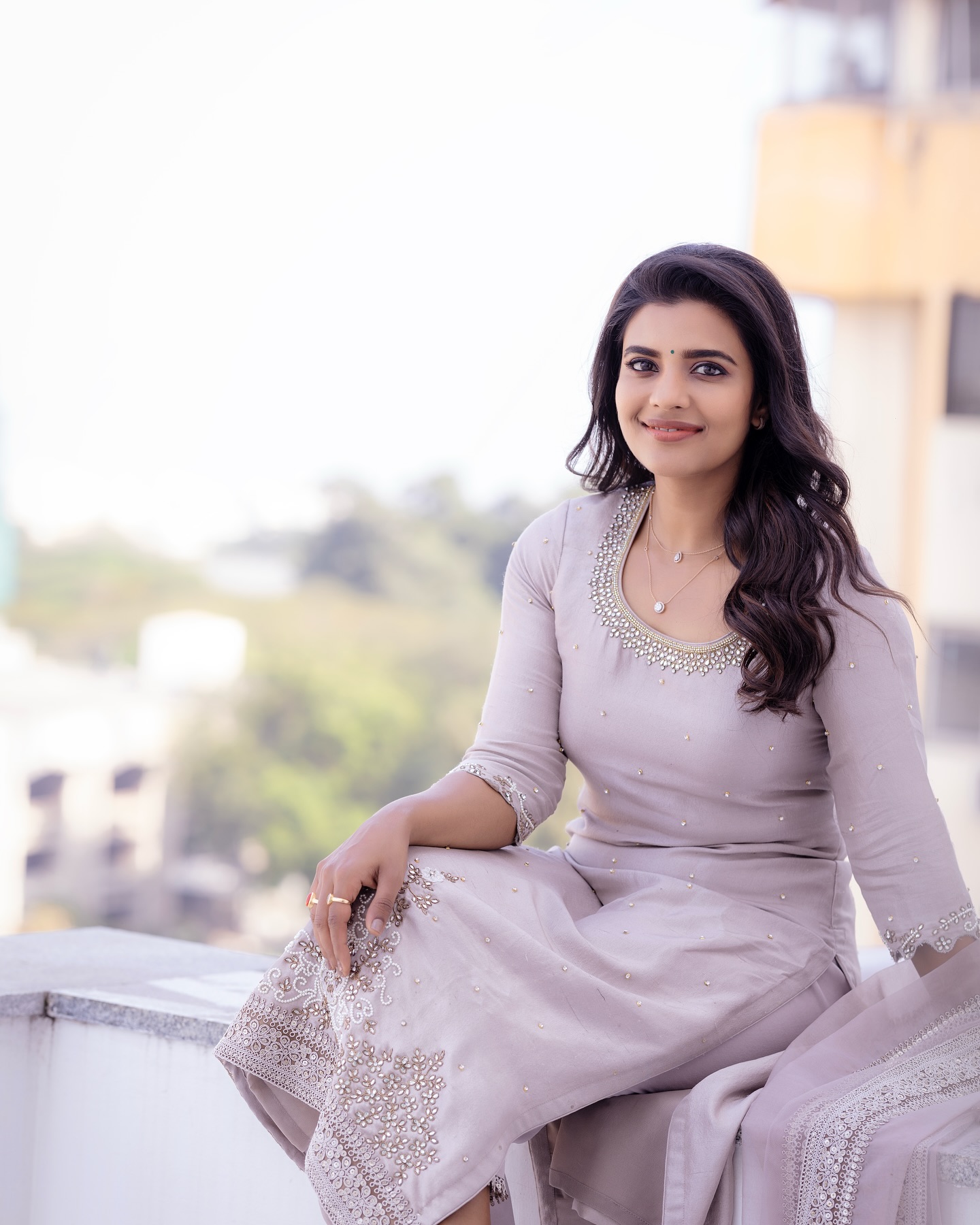 Aishwarya Rajesh Stuns in Elegant Ethnic Wear