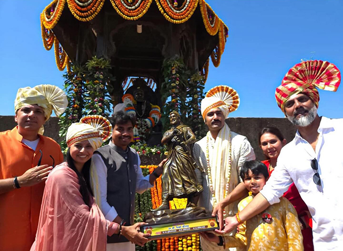 icky Kaushal Visits Raigad Fort for Chhatrapati Shivaji Maharaj's Birth Anniversary