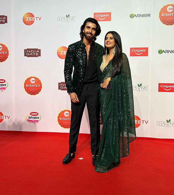 Ayushi Khurana and Bharat Ahlawwat aka Raghav and Reet stunning the audience at the red carpet of Zee Rishtey Awards 2025