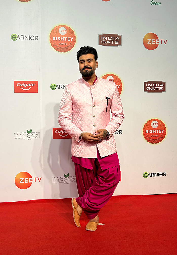 Aarya Babbar aka Kalikant dazzling audiences at the red carpet of Zee Rishtey Awards 2025