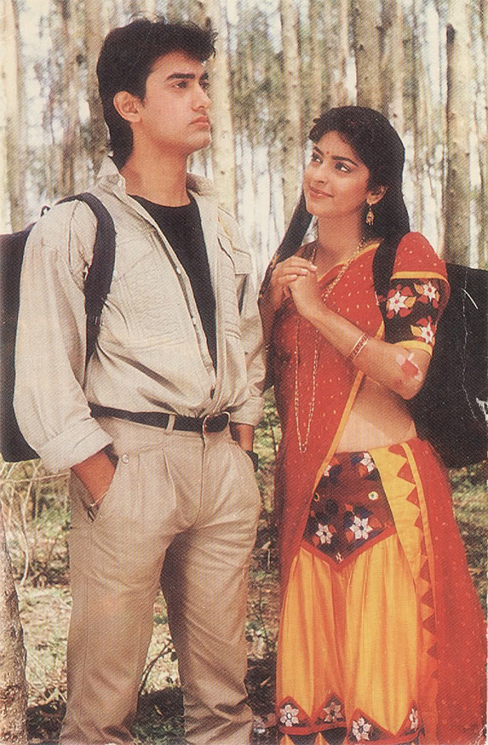 First Film: Aamir debuted as a lead actor in Qayamat Se Qayamat Tak (1988), opposite Juhi Chawla. This romantic tragedy became a major success, cementing his status as a Bollywood heartthrob.