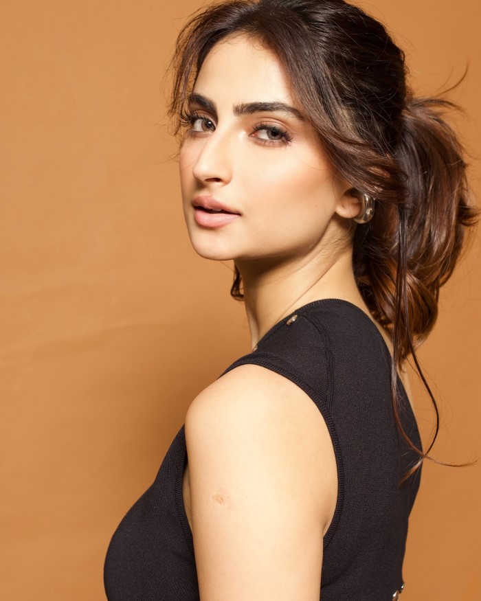 Actress Palak Tiwari's Stunning Black Dress Photoshoot