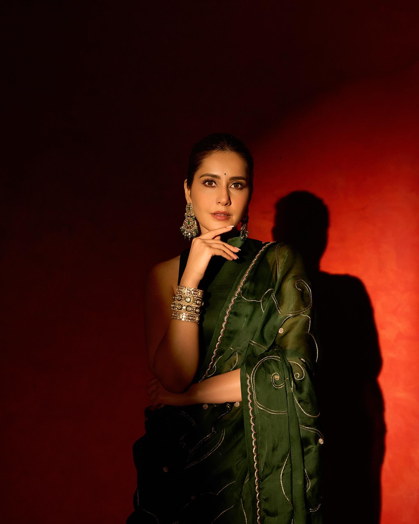 Actress Raashii Khanna Sizzles in green color Saree: Photos