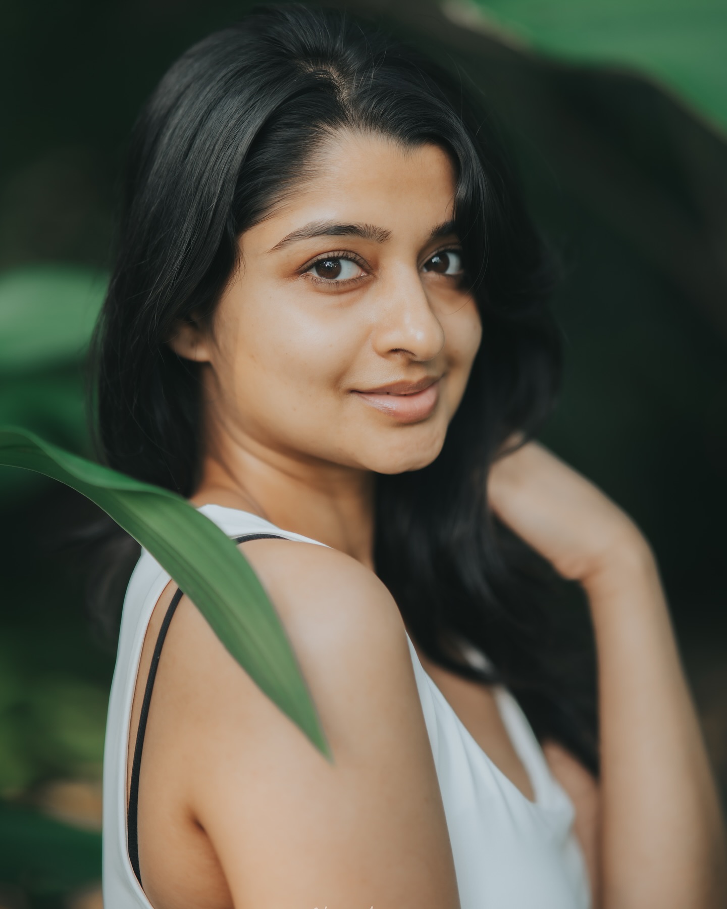 Aishani Shetty Stuns In White Top And Grey Pants: Fresh And Stylish Look