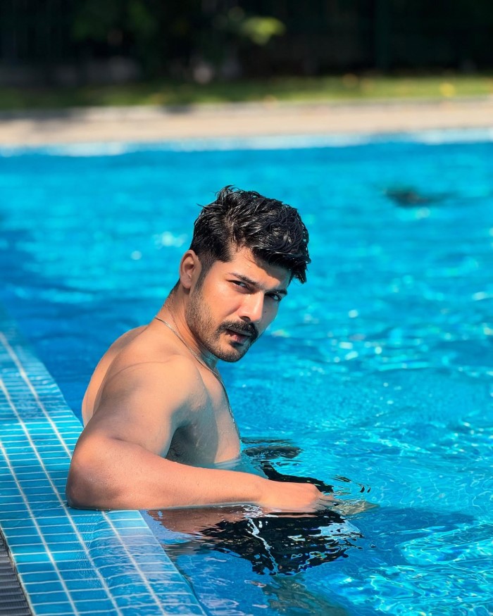 शीजान खान टेलीविजन की एक मशहूर अभिनेता है और आपको बता दें कि वह काफी ज्यादा मुश्किलों का सामना कर चुके हैं