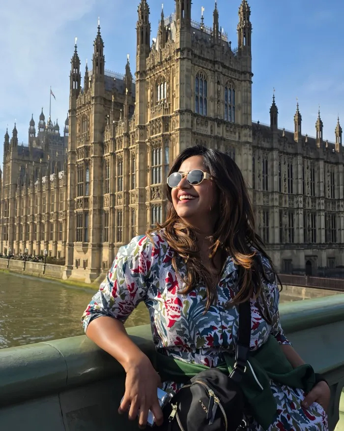 Anchor Anushree enjoys a vacation with friends in london