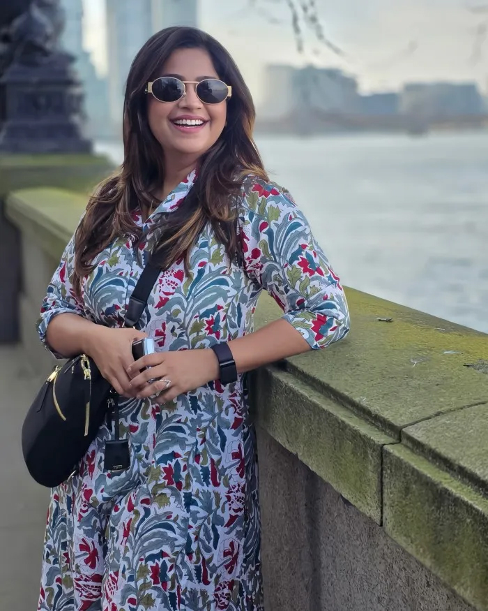Anchor Anushree enjoys a vacation with friends in london