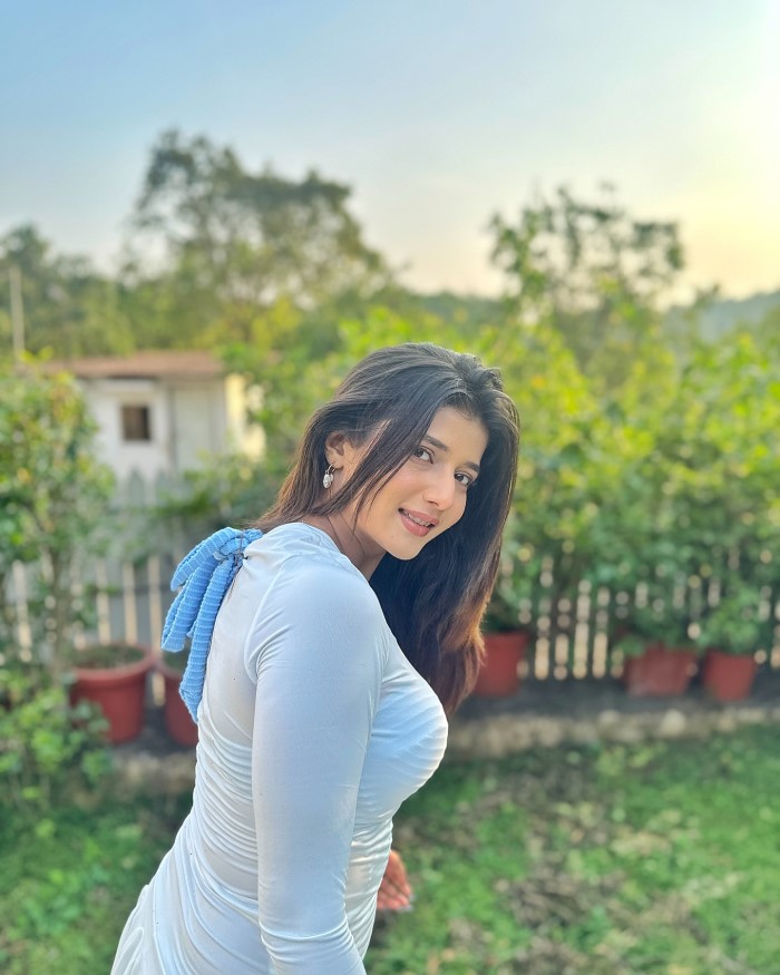 समृद्धि शुक्ला जो शो में अभिरा का किरदार निभा रही है उन्होंने भी फैंस का दिल जीतने में कोई भी कसर नहीं छोड़ी है
