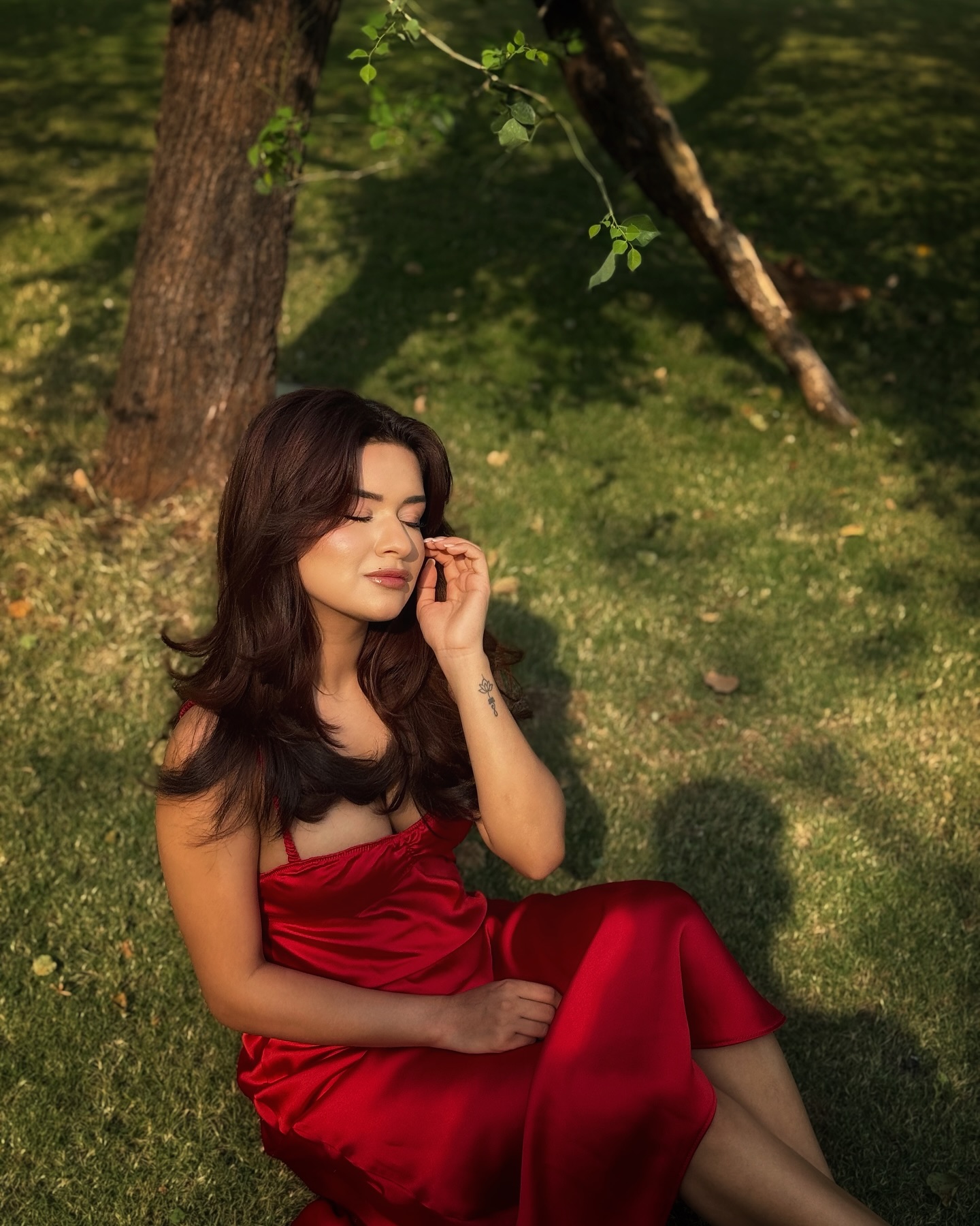 Avneet Kaur Turns Up The Heat In Fiery Red Glam; SEE PICS