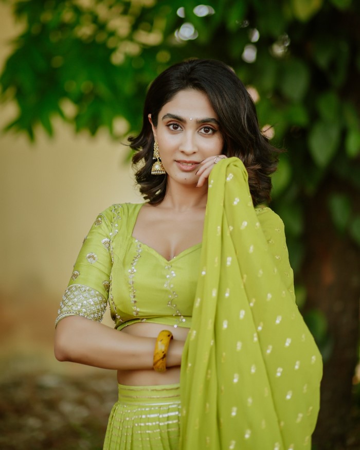 Deepti Sati's Stunning Photoshoot In Green Saree Amidst Nature