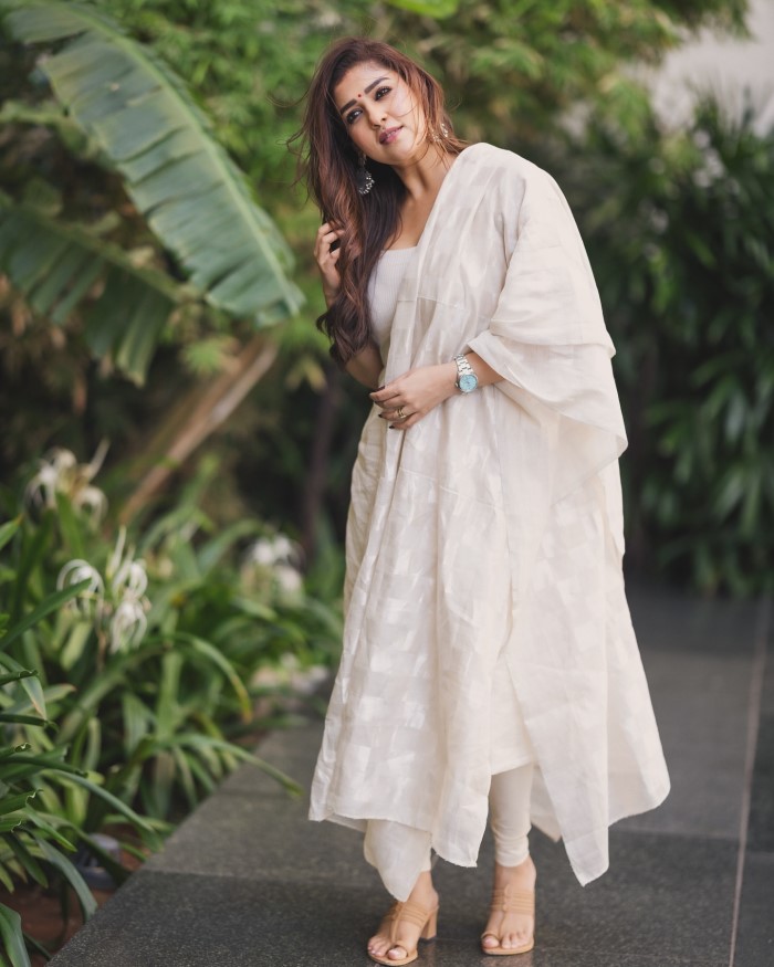नयनतारा साउथ फिल्म इंडस्ट्री के सुपरस्टार मानी जाती है और बॉलीवुड में भी वह काफी मशहूर है