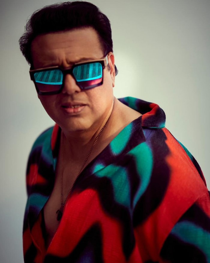 गोविंदा बॉलीवुड इंडस्ट्री के 90 के दशक के सुपरस्टार हुआ करते थे और आपको बता दें कि आज वह फिल्म इंडस्ट्री में भले ही एक्टिव ना हो लेकिन इसके बावजूद भी वह काफी ज्यादा सुर्खियों में रहते हैं।