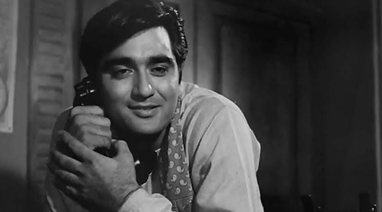 Sunil Dutt delivered a gripping one-man thriller, portraying a husband battling loneliness, regret, and psychological turmoil.