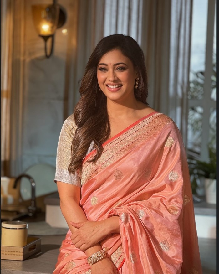 श्वेता तिवारी भी टीवी की एक मशहूर एक्ट्रेस है और आपको बता दें कि उन्होंने भी बी ग्रेड और भोजपुरी फिल्मों में काम किया। बाद में टीवी इंडस्ट्री पर भी राज किया।