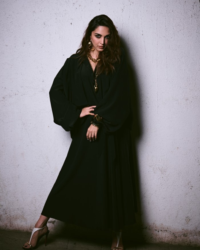 कियारा आडवाणी बॉलीवुड की एक सक्सेसफुल एक्ट्रेस है और आपको बता दे की 7 फरवरी 2023 को उन्होंने सिद्धार्थ मल्होत्रा के साथ में शादी की थी