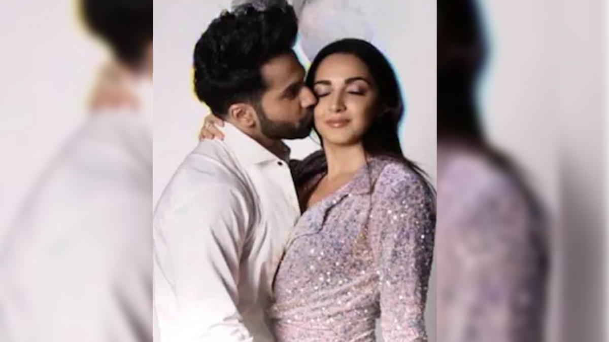Varun Dhawan Incident During the promotions of JugJugg Jeeyo, a controversial moment arose when Varun Dhawan kissed Kiara Advani on the cheek without prior notice.