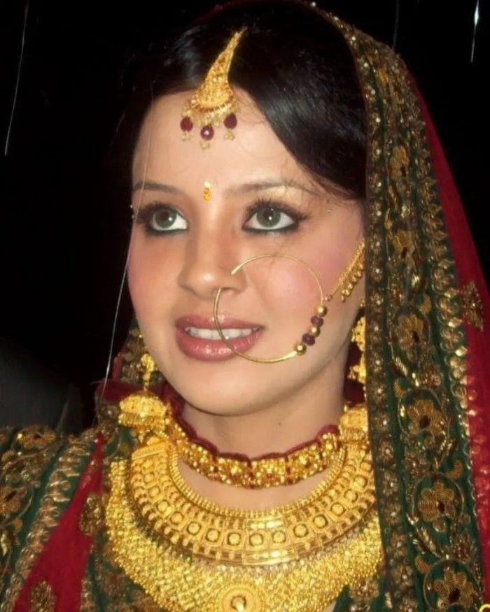 MS Dhoni and his wife, Sakshi Dhoni, attended Rishabh Pant’s sister’s wedding, where Sakshi stunned everyone with her timeless and graceful look.