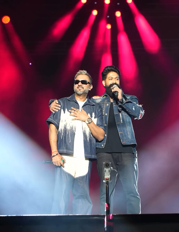 Rocking Star Yash Visits Yo Yo Honey Singh Concert In Bangalore